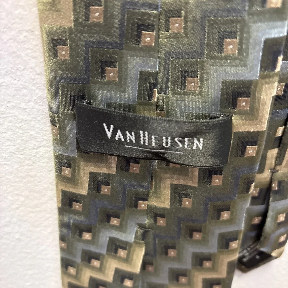Van Heusen Silk Necktie Mens One Size Green‎ Blue Geometric Stain Guard